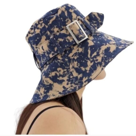 NWOT Urban Outfitters UO Belted Floppy Bucket Hat In Acid Wash